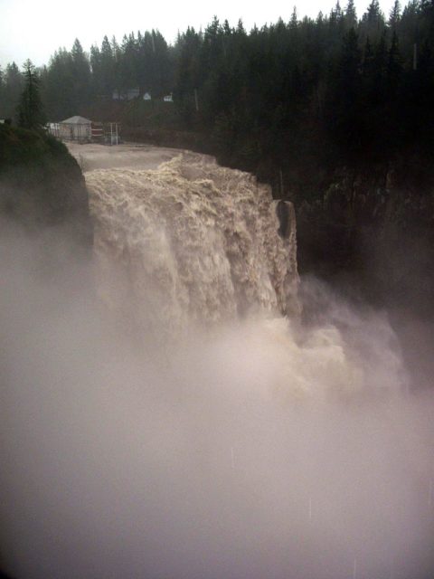 Flood stage flow over Snoqualmie Falls. Photo Credit: Bdelisle, CC BY 3.0