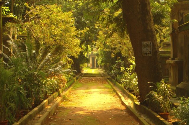 The pavilions inside the cemetery. Author: Giridhar Appaji Nag Y CC BY 2.0