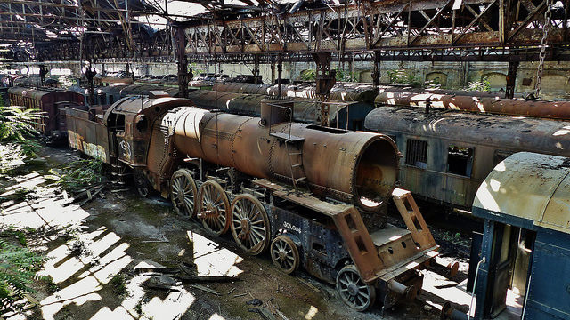 The MAV 301 series locomotive. Photo Credit: URBEX Hungary, CC BY 2.0