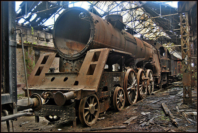 The MAV 301 series locomotive – different angle. Photo Credit: Loco Steve, CC BY-SA 2.0