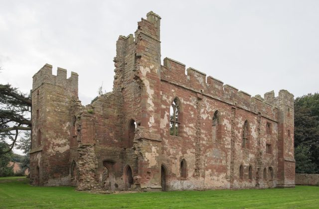 The ruins of Acton Burnell Castle. Author: DeFacto CC BY-SA 4.0