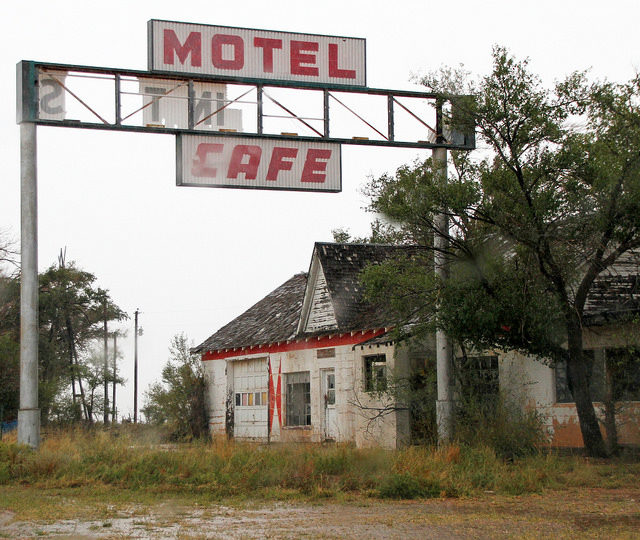The Texas motel from a different angle. Photo Credit: Tony Hisgett, CC BY 2.0