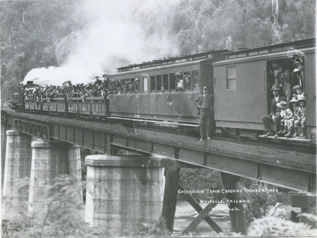 Walhalla, Victoria Railway ca1910, Excursion train crossing Thomson River