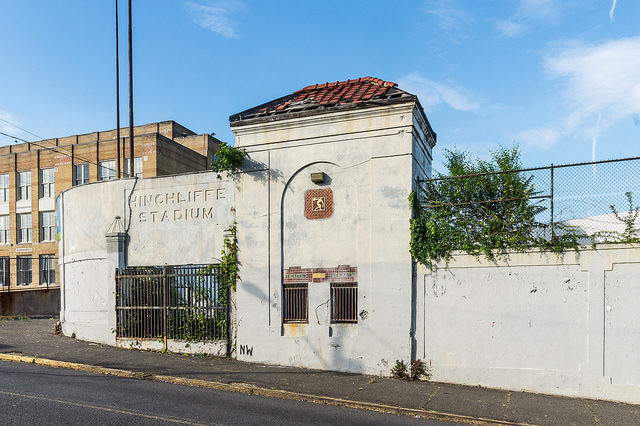 Hinchliffe Stadium entrance – Author: PatersonGreatFalls -A Visual Reference for Teacher – CC by 2.0