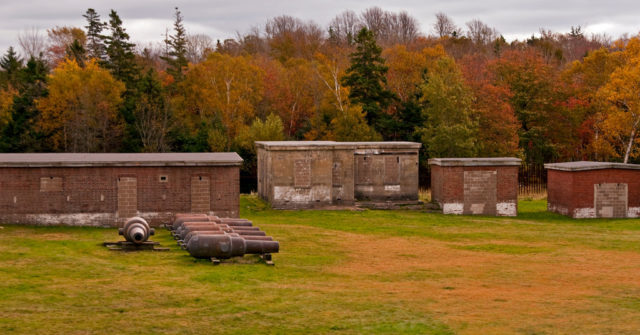 Fort Ives on McNabs Island. Some outdated guns and batteries. Author: Property#1 CC BY-NC-ND 2.0