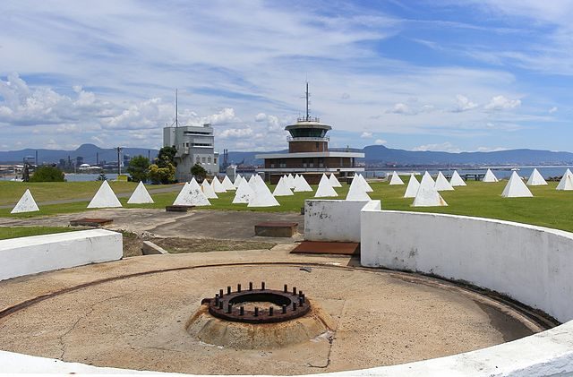 Gun emplacement 1 at the Breakwater Battery Author Adam. J.W.C. CC BY 3.0