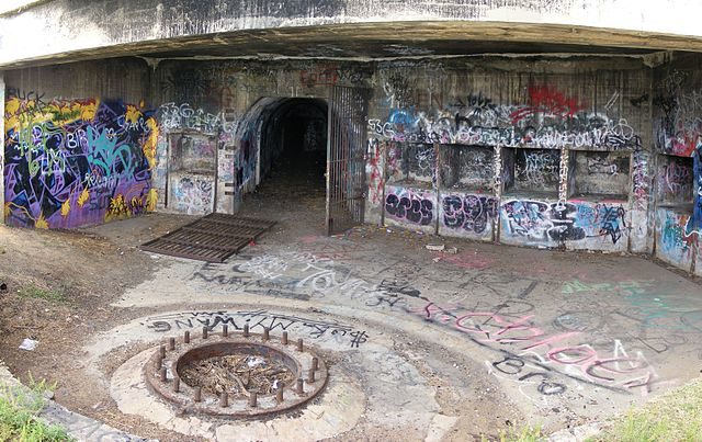 Hill 60 Bunker Author Adam.J.W.C. CC BY 3.0