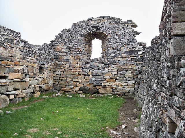 The church’s arch window. Author: Number 57 CC0