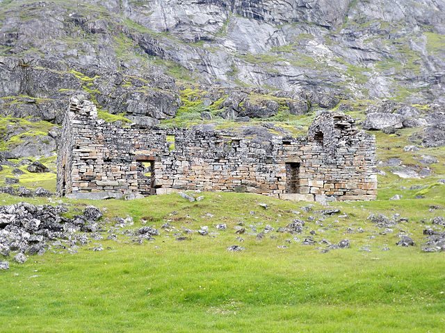Southern aspect of the church. Author: Number 57 CC0