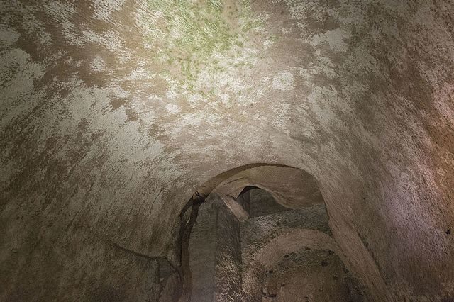 The tunnels were formed over the centuries. Dominik Matus CC BY-SA 4.0