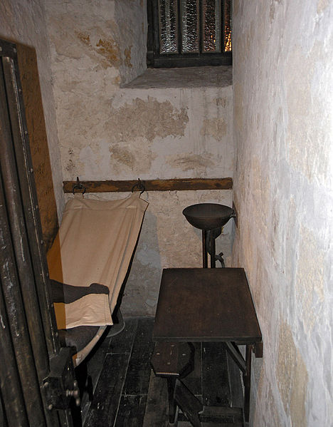 A re-creation of typical 1855 cell accommodation. Author: SeanMack CC BY-SA 3.0