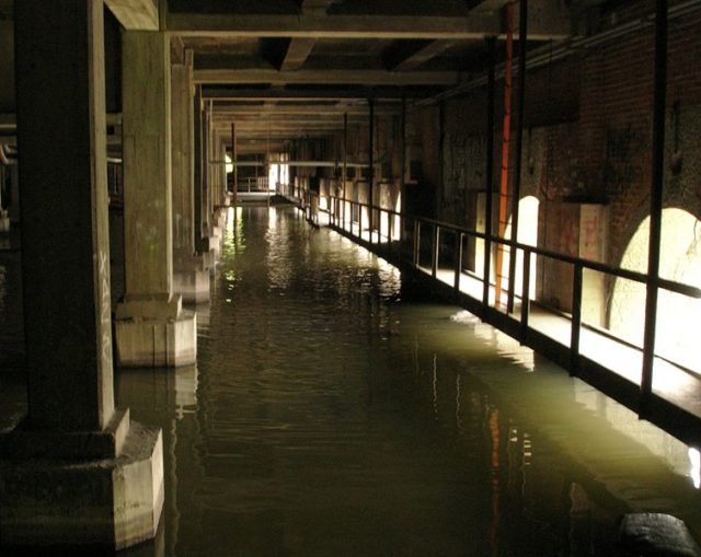 Below the Rundel Memorial Library. Author: Steven Ransel CC BY-SA 2.0 