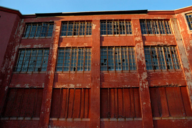 Northampton State Hospital broken windows. Author: Karan Jain CC BY 2.0