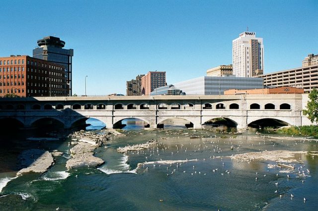 NY Broad Street Bridge.Author:Andreas F. Borchert CC BY-SA 3.0 de