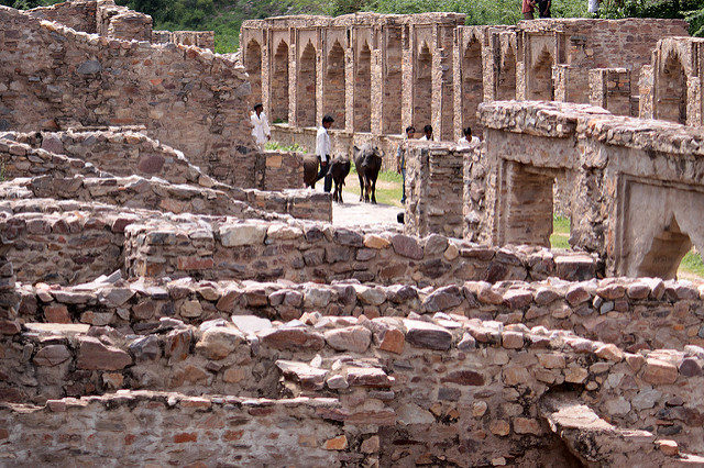 Visiting the fort during daylight. Author: Shahnawaz Sid CC BY 2.0