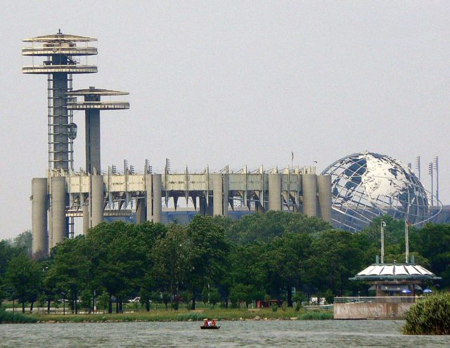 View of the New York State Pavilion and the Unisphere located at Flushing Meadows Corona Park, Queens, New York City, USA – JonathanRe – CC BY-SA 3.0