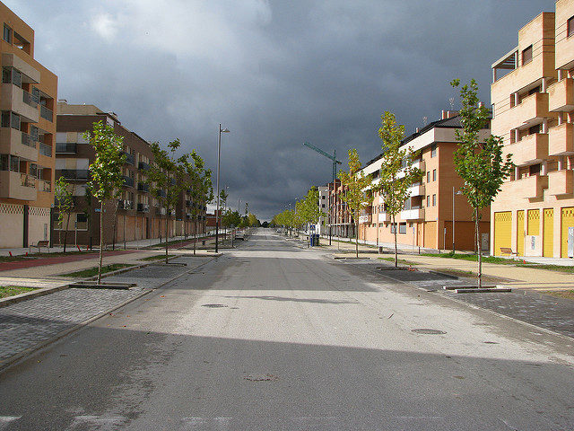 Empty streets with construction equipment rusting slowly – Author: José María Mateos – CC by 2.0