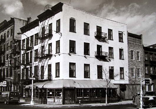 325 Bowery, The Tin Palace, 1979. Author: CARIN DRESCHALER-MARX. Public Domain