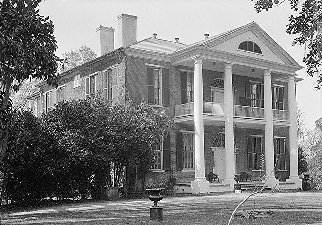 The front (north) and east elevations in 1934