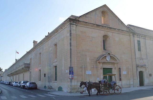 Sacra Infermeria, now the Mediterranean Conference Center today/ Author: Continentaleurope – CC BY-SA 4.0