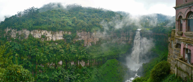 Fall of Tequendama with corner of the Mansion Hotel del Salto – Author: Andrés H. Cabrera – CC by 2.0