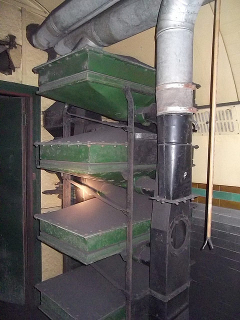 Air scrubbers – World War II relic.Author: Matt Brown CC BY 2.0