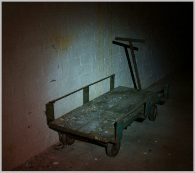 An abandoned trolley. Author: Skin – ubx. CC BY 2.0