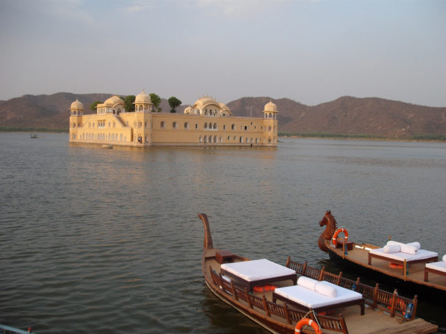 In the 18th century, it was a paradise for various species of birds. Author: Jai Mahal Project. CC BY-SA 3.0