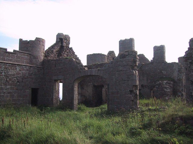 It is one of the scariest castles in Aberdeenshire. Author: Sarah Charlesworth. CC BY-SA 2.0