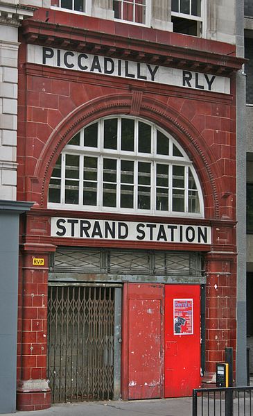 The main entrance to Aldwych station. Author: Mike Peel CC BY-SA 4.0