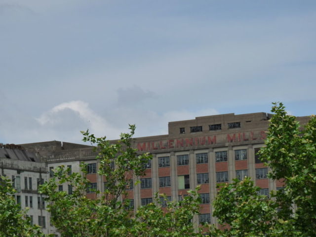 Millennium Mills frontage in 2009. Author: Gordon Joly. CC BY-SA 3.0