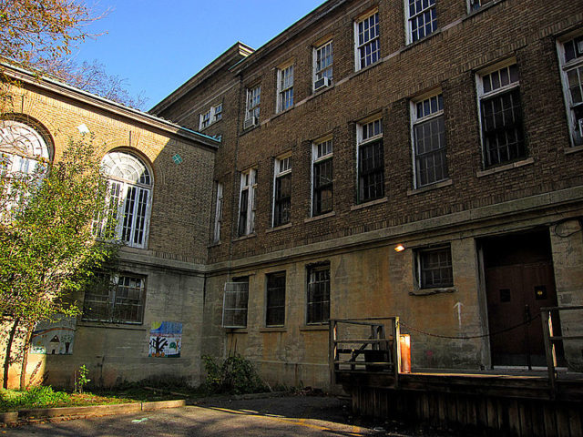 Photo of the hospital taken on 8 November 2009. Author: H.L.I.T CC BY 2.0