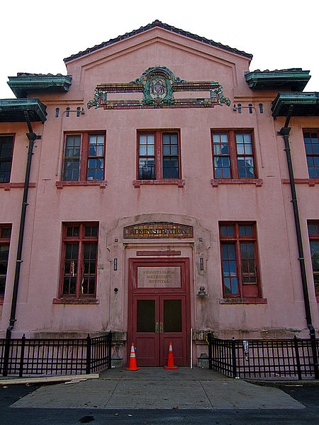 Sea View Hospital Administration buildings. Author: H.L.I.T CC BY 2.0