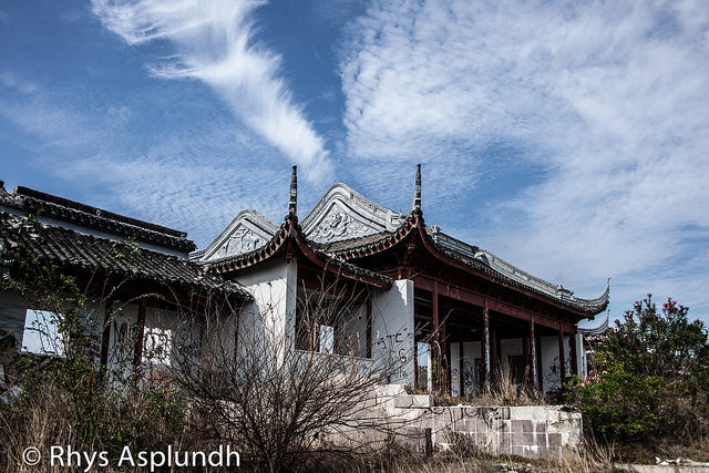 Abandoned Splendid China park. Author: Rhys A. CC BY 2.0