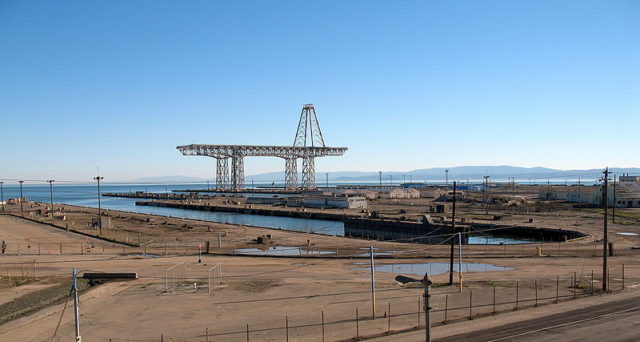 The battleship crane. Author: Sanfranman59 CC BY-SA 3.0