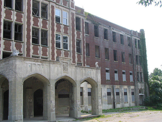 The front of the building. Author: Aaron Vowels CC BY 2.0