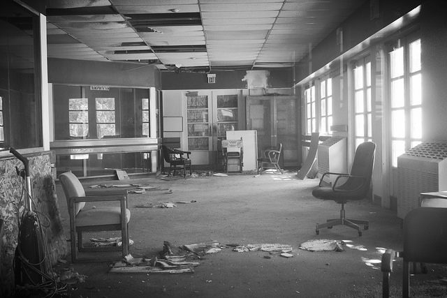 The lobby of the gym at the Mare Island Naval Shipyard. Author: Mark Gunn CC BY 2.0