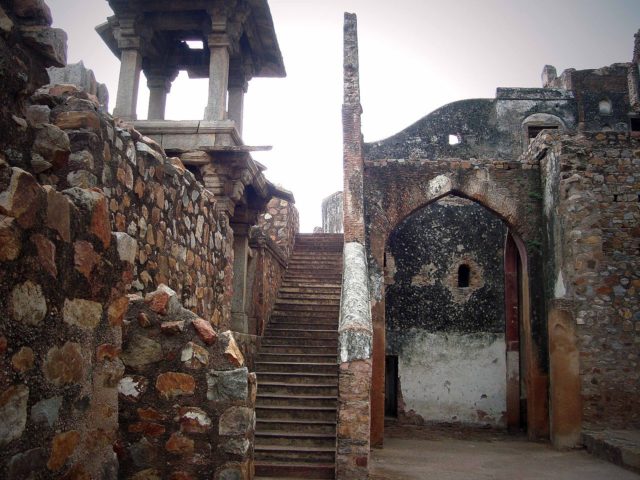 The Mahal was named after the emperor Bahadur Shah II known as Zafar. Author: Anupamg. CC BY-SA 3.0