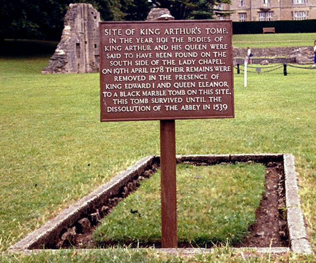 The purported site of the tomb of King Arthur and Queen Guinevere. Author: Tom Ordelman. CC BY-SA 3.0