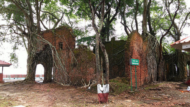 Abandoned printing press. Author: Ankur P – CC BY-SA 2.0