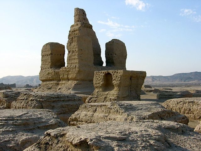 Buddhist stupa at Jiaohe Ruins/ Author: Colegota – CC BY-SA 2.5 es