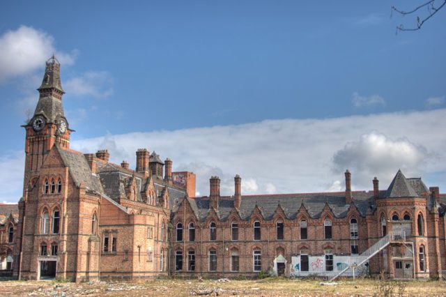 Barnes Hospital. Author: Mike Peel CC BY-SA 4.0