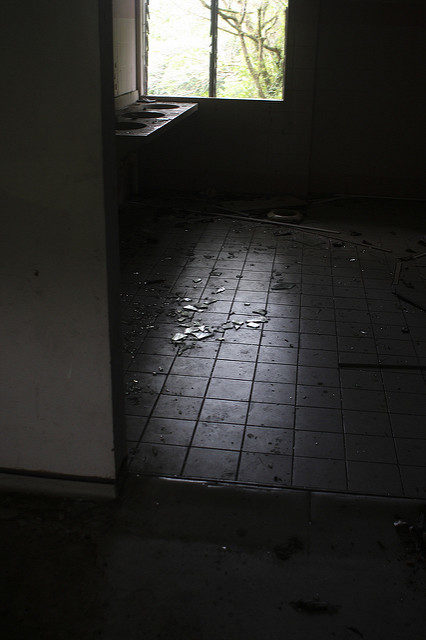 Broken glass everywhere. Author: Brian Jeffery Beggerly CC BY 2.0