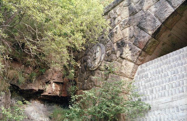 Closeup on a tunnel detail. Author: Roberto Lumbreras CC BY-SA 2.0