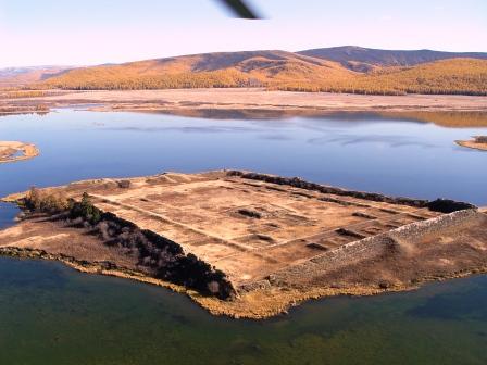 Por-Bazhyn from the air (looking northwest) before excavation in 2007. Author: Por-Bajin Fortress Foundation – CC BY 4.0