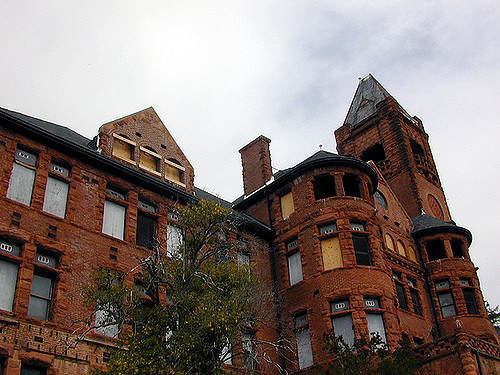 Preston Castle exterior different angle. Author: Marilyn Roxie CC BY 2.0