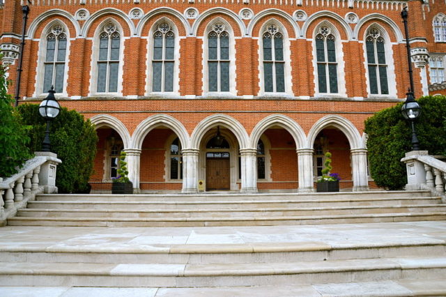 Steps at Former Holloway Sanatorium. Author: Jnbooth CC BY-SA 3.0