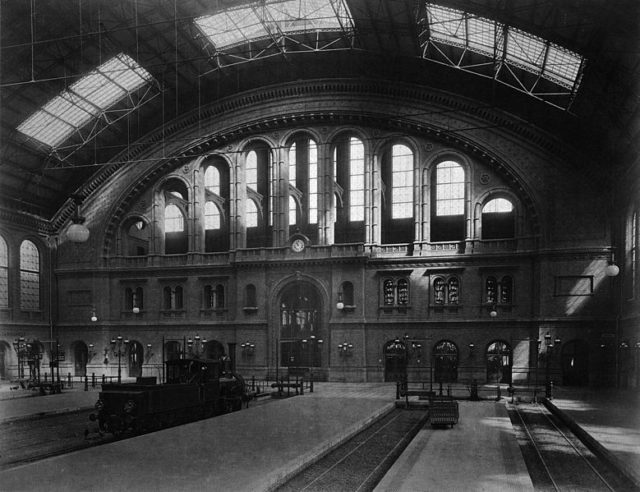 The interior of the station. Author: Hermman Rückwardt Public domain