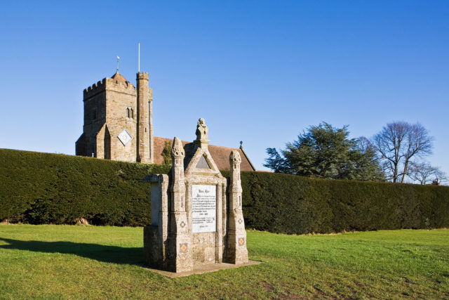 The monument dedicated to King Harold II. Author:WyrdLight.com. CC BY-SA 3.0