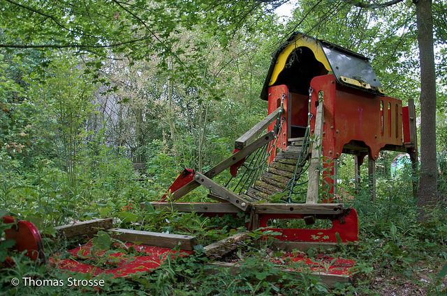 The park was closed down in 2002 when a little boy lost his arm on the Jet Boat attraction. Author: Thomas Strosse, CC BY-SA 2.0